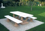 Tavolo levigato con mosaico. Disponibile rettangolare oppure rotondo in varie misure e colori.